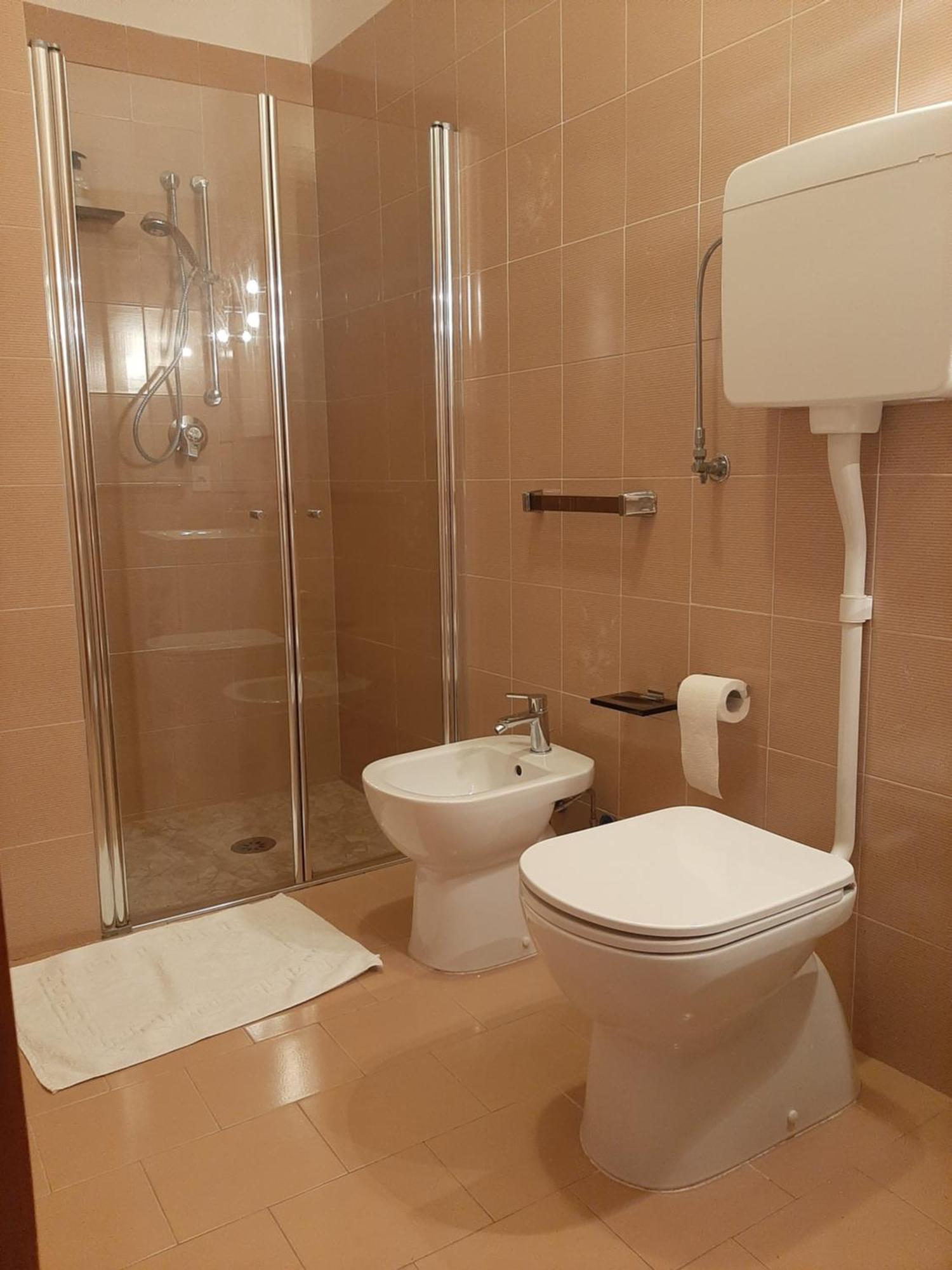 Camere Porto Vecchio Con Parcheggio A Pochi Passi Dal Castello Malcesine Room photo